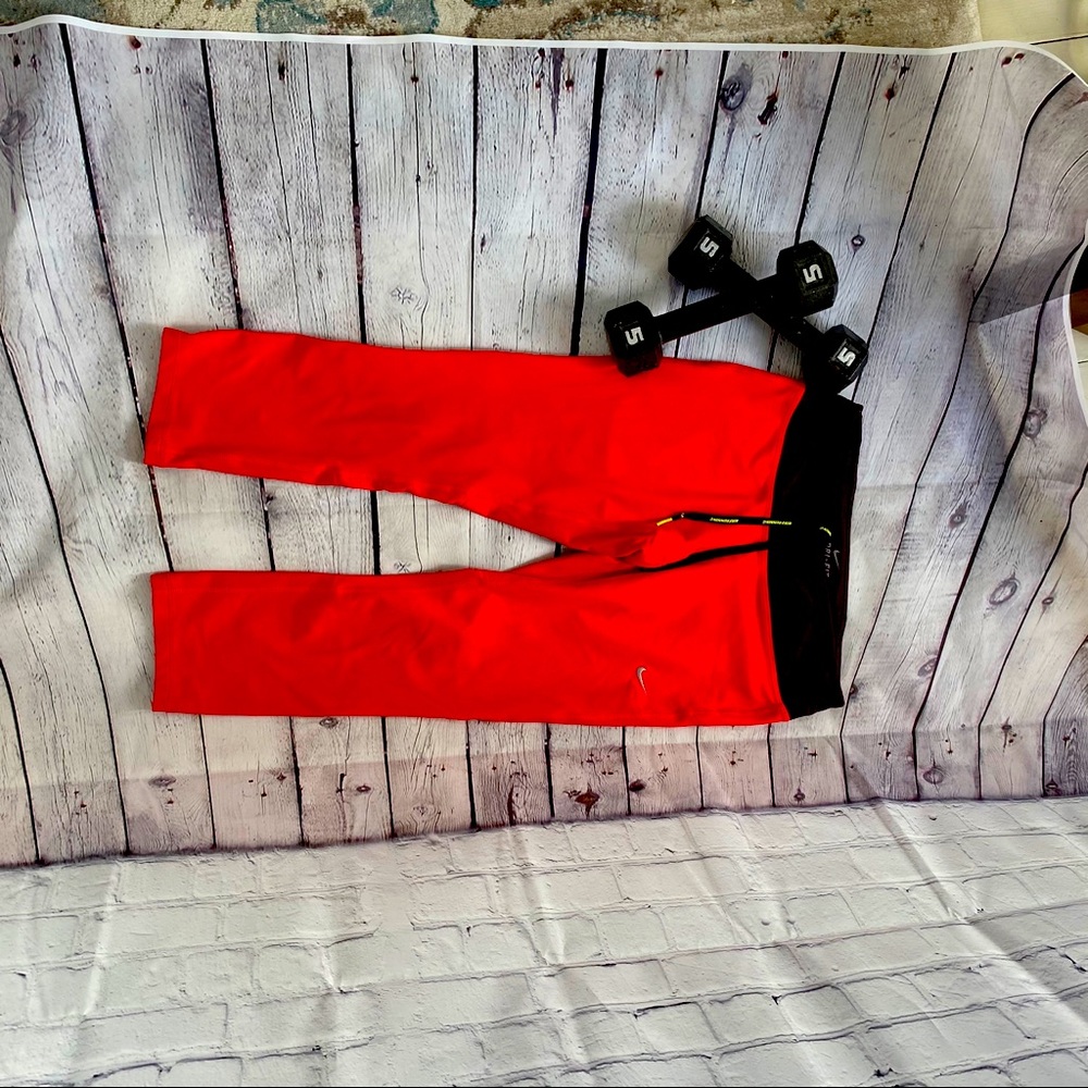 Nike Crop Workout pants S in Red